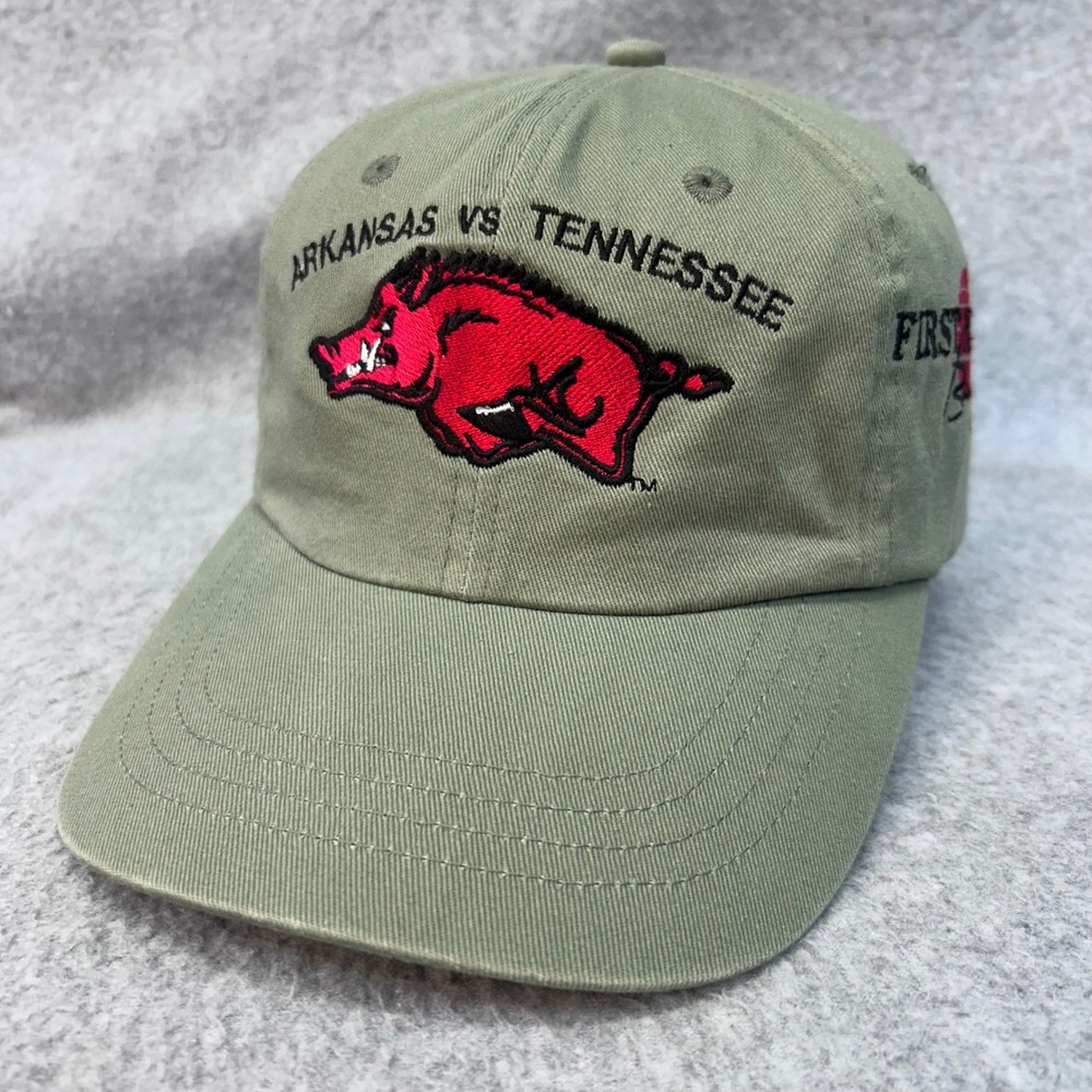 Arkansas Hogs vs Tennessee Mens Green Gear For Sports Hat Razorbacks 2001 OSFM